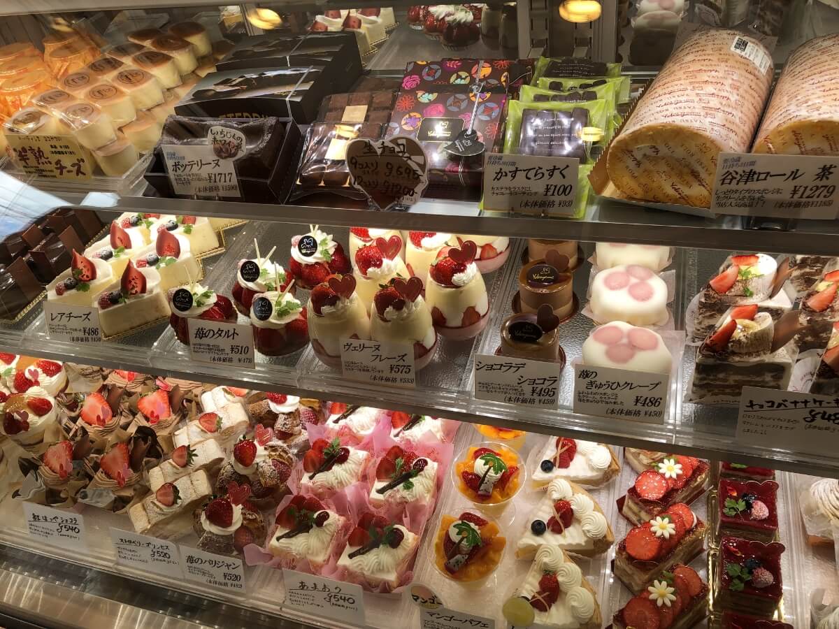 店内のケーキコーナー