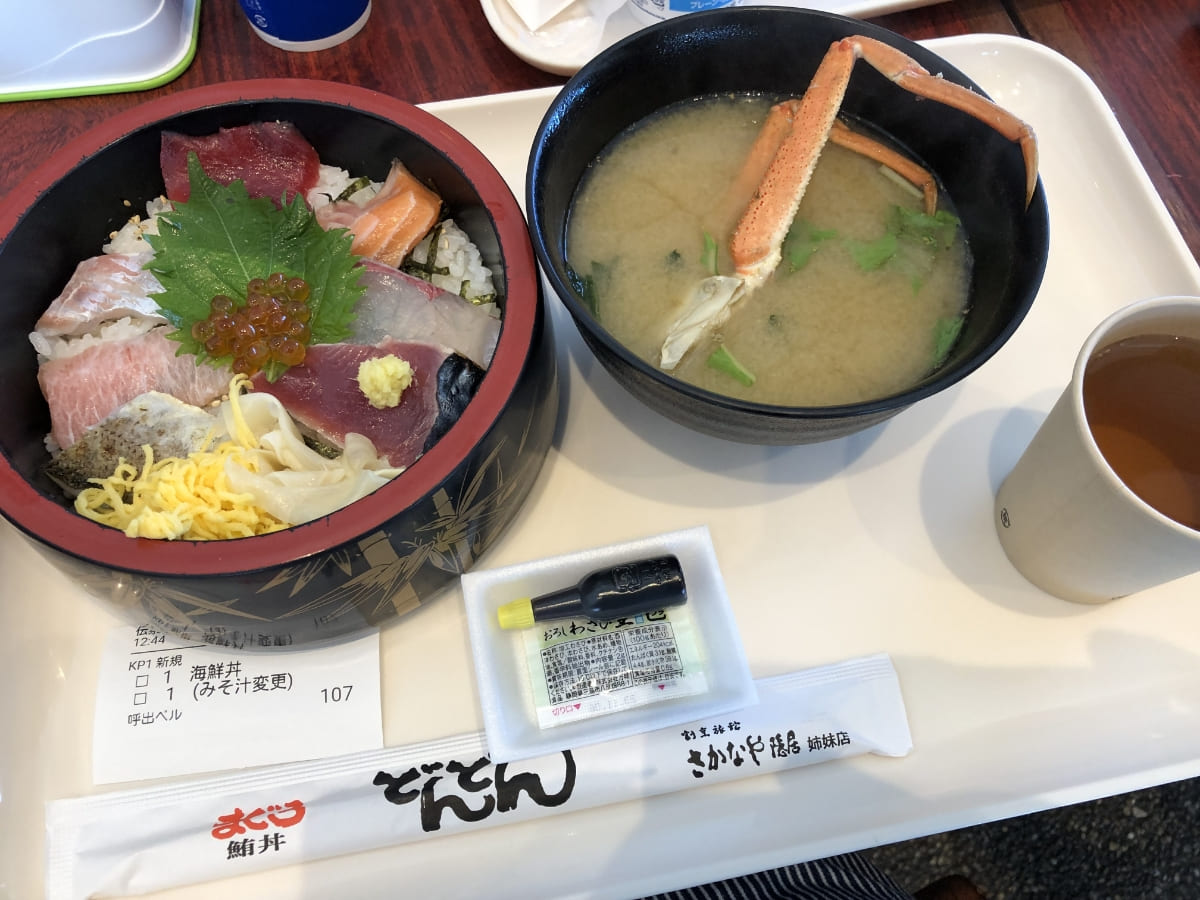 まぐろどんどん」の海鮮丼