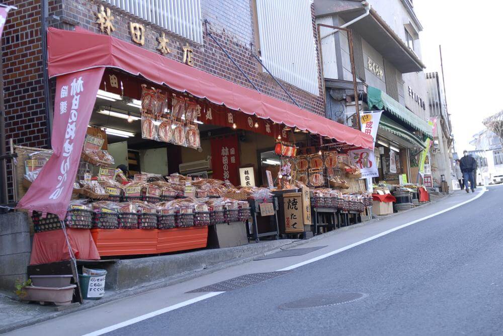 串せんで有名な林田のおせんべい