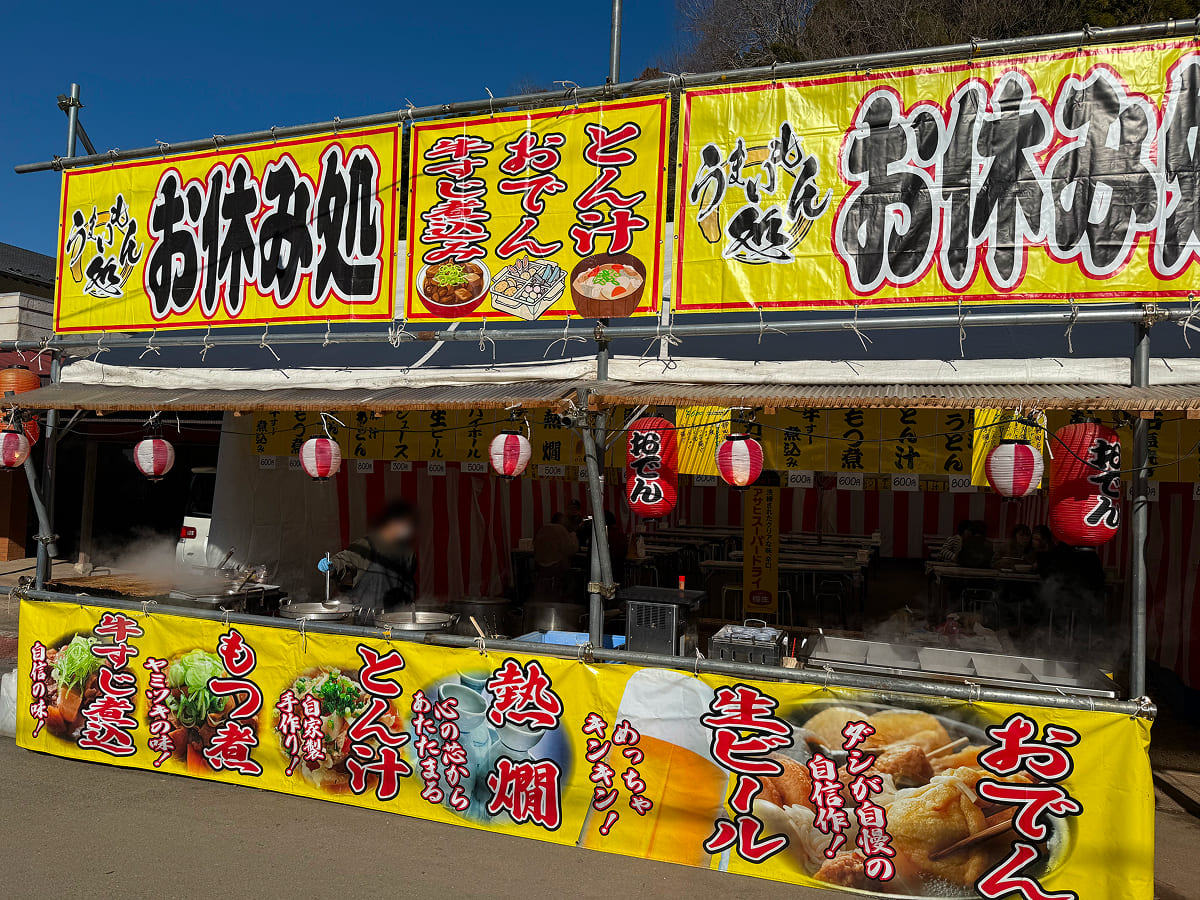 初詣時期なら屋台で食べ歩きも人気