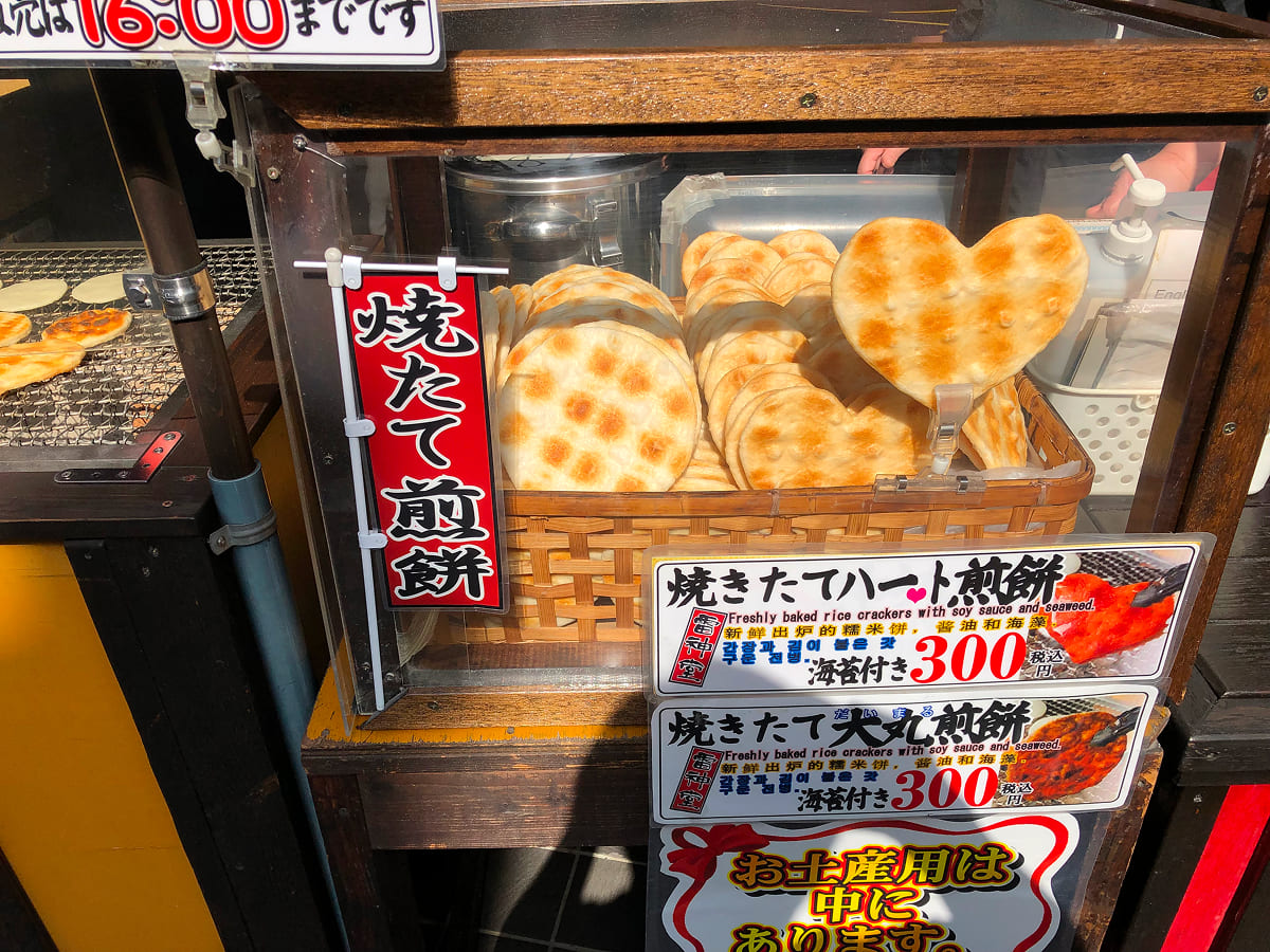 雷神堂の焼きたてハート煎餅