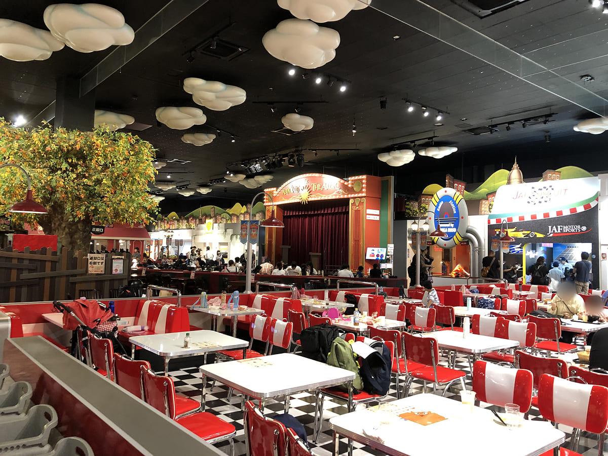 パーク内にある好きなテーブル席