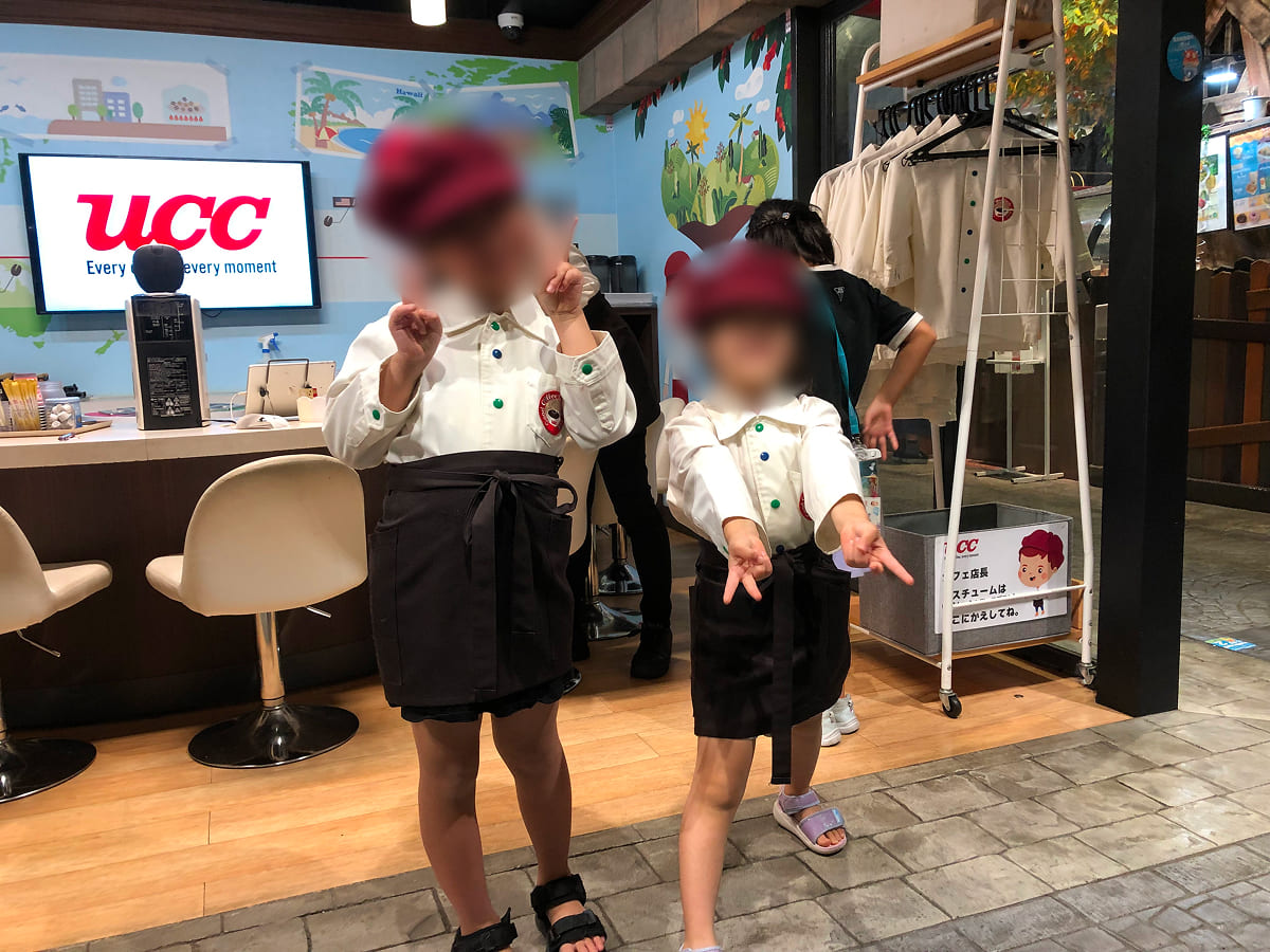 制服が可愛いくて人気のカフェ店長と警察官