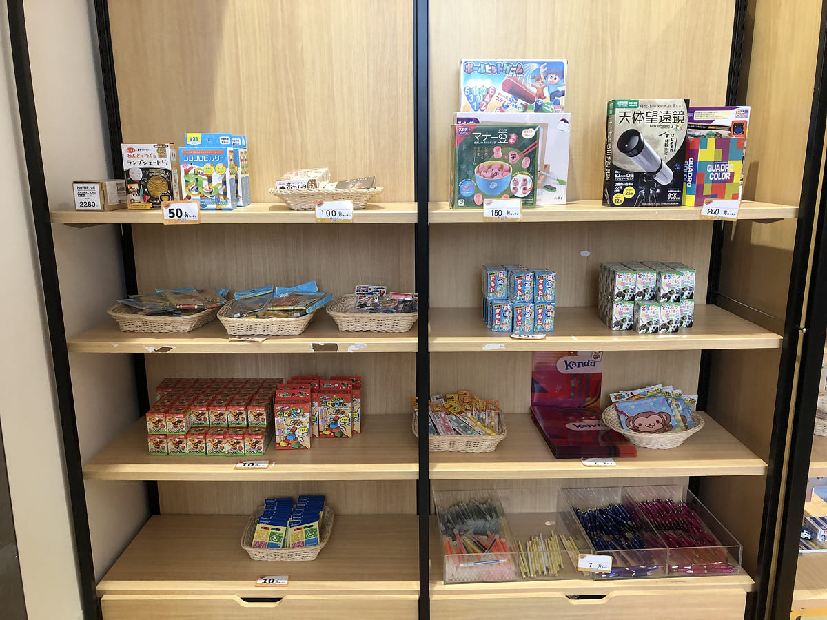 文房具やゲームなどのおもちゃが豊富(7万〜200万カッチン)
