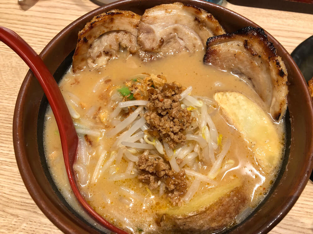 北海道味噌の炙りチャーシュー麺を食す